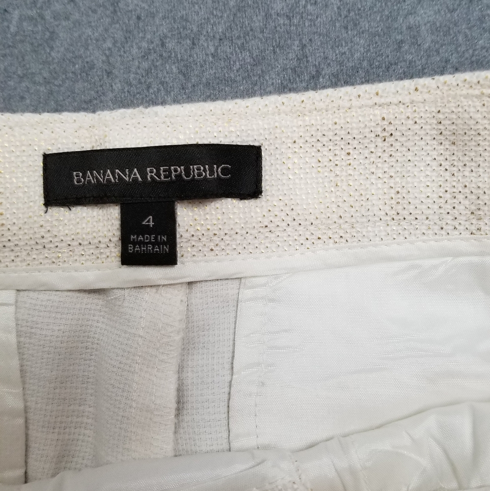 Banana Republic Gold Shimmer Linen Blend Shorts - Picture 4 of 7
